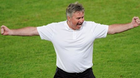 E oficial! Hiddink e noul antrenor al lui Chelsea!