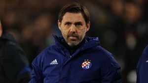 Răsturnare de situație la Dinamo! Acționarii Red&White au renunțat la Robert Prosinecki și s-au orientat către alt antrenor! Tehnicianul care pregătit Dinamo Zagreb e așteptat la București