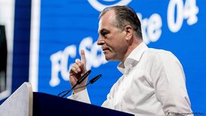 Incredibil! Fiscul din Iași îl somează pe miliardarul lui Schalke 04 să-și achite datoriile din România! Ce sumă trebuie să plătească germanul