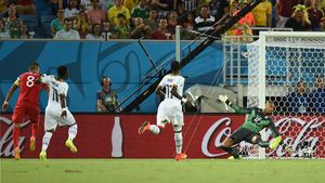 INTERVIU | "Steaua ne respectă mai mult acum". Discuție cu Larsen, portarul norvegienilor, despre Palatul Parlamentului, "fundașul chel de pe stânga" și Aktobe, "o echipă mai slabă"