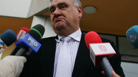 Chivorchian îi ia apărarea lui Contra:** "Dacă el crede că mai poate să joace, nu văd de ce n-ar face-o!"