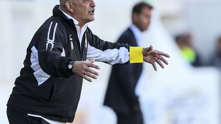 La un pas de România! A fost desemnat antrenorul sezonului și recunoaște: "Nu ne-am pus la punct cu partea financiară"