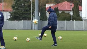 Mircea Lucescu a făcut senzație la antrenamentul lui Dinamo Kiev! Jonglerii ca în tinerețe | VIDEO