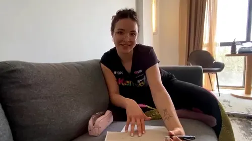 Handbalista de lot național, cu mama celebră în acest sport, e pasionată de animație. „Dau goluri și desenez numai cu stânga”, povestea Alicei Gogîrlă care în 2021 a părăsit CSM București pentru Vâlcea natală. EXCLUSIV