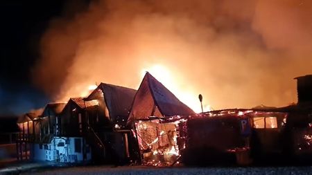 Cine a pus focul la Ferma Dacilor. Adevărul iese la iveală și un angajat rupe tăcerea: anchetatorii ar avea un suspect