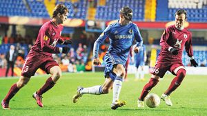 "Talismanul" primit de la Steaua a dus la explozia lui Torres! **Vârful spaniol nu glumește: chiar e convins că joacă atât de bine datorită "costumației de Zorro"