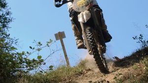 Campionii naționali la enduro, "premiați" cu cărbune din mina Lupeni