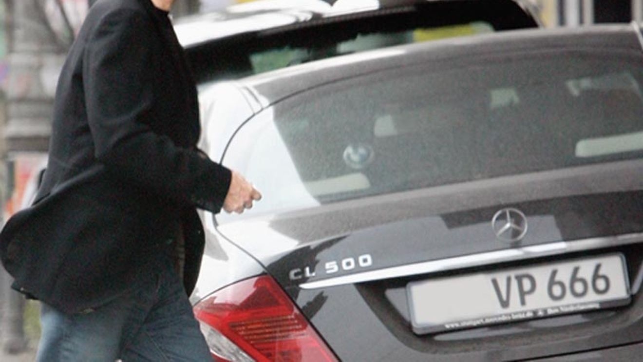 Pițurcă și-a luat mașină pe numele lui Marica