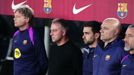 Cum a reacționat Hansi Flick când zeci de mii de oameni au ținut un moment de reculegere pentru tatăl lui în Barcelona – Real Madrid