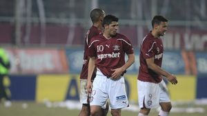 "Unii jucători s-au obișnuit pe locurile 7-8!"** 'Vamă' a găsit motivul decăderii Rapidului