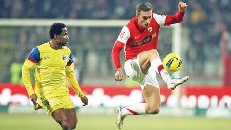 Și-a reziliat contractul cu Steaua și RISCĂ‚ să-și încheie cariera! **UITE la ce echipă s-a făcut de râs Emeghara: "E RUGINIT!"