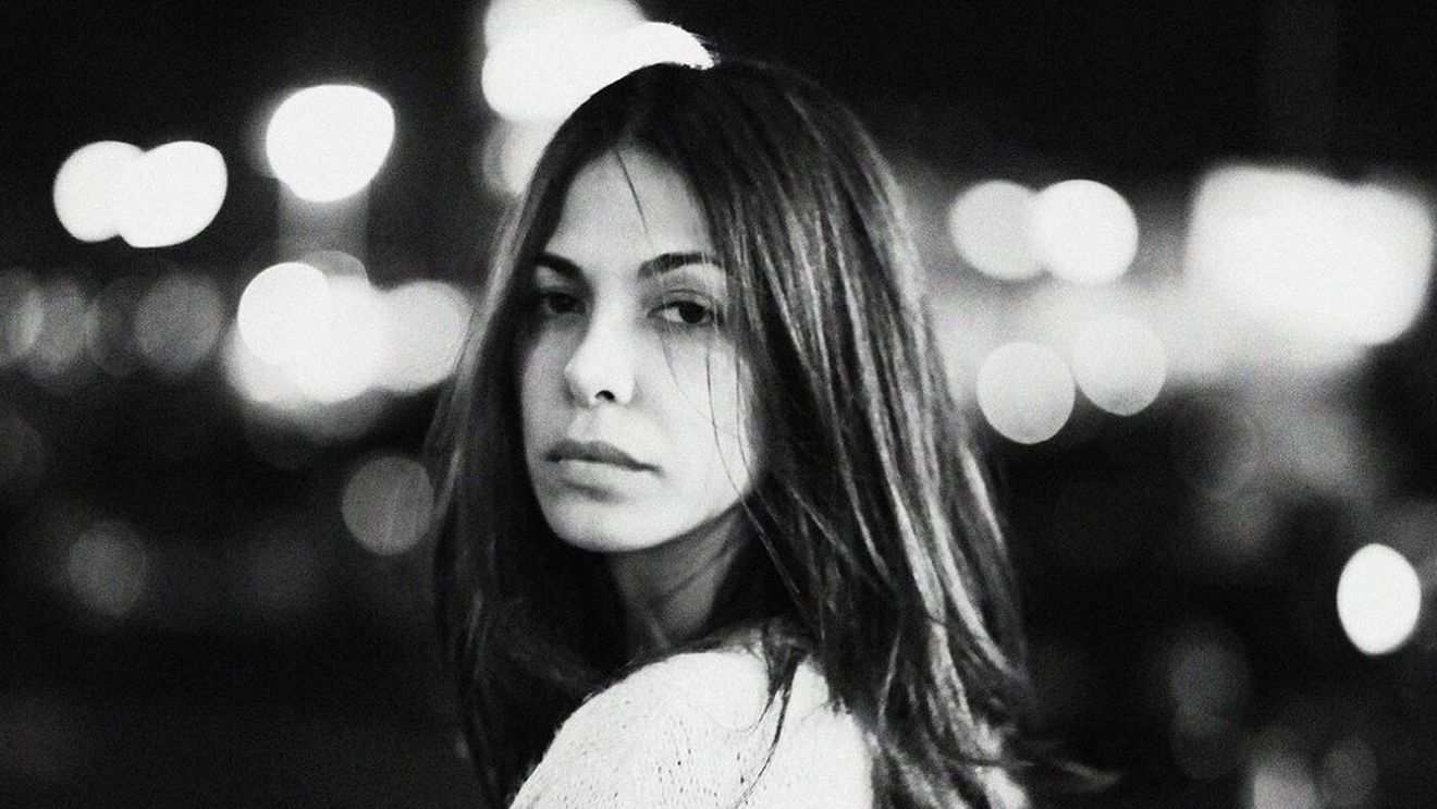 Fosta iubită celebră a lui Adrian Mutu s-a fotografiat în locul tragediei care a îndoliat o țară întreagă și a început să plângă!