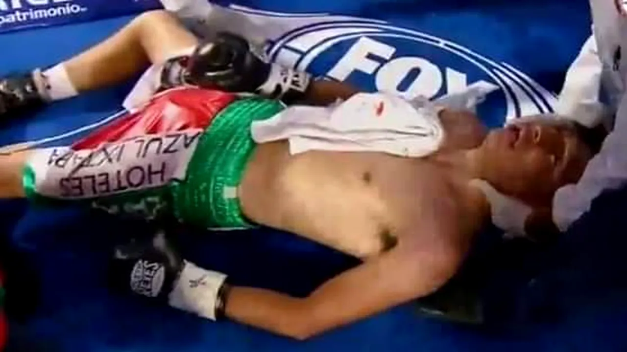 Dramă în mijlocul ringului! Un boxer din Mexic, în comă la spital după ce a fost făcut K.O. VIDEO | Medicii au intervenit imediat