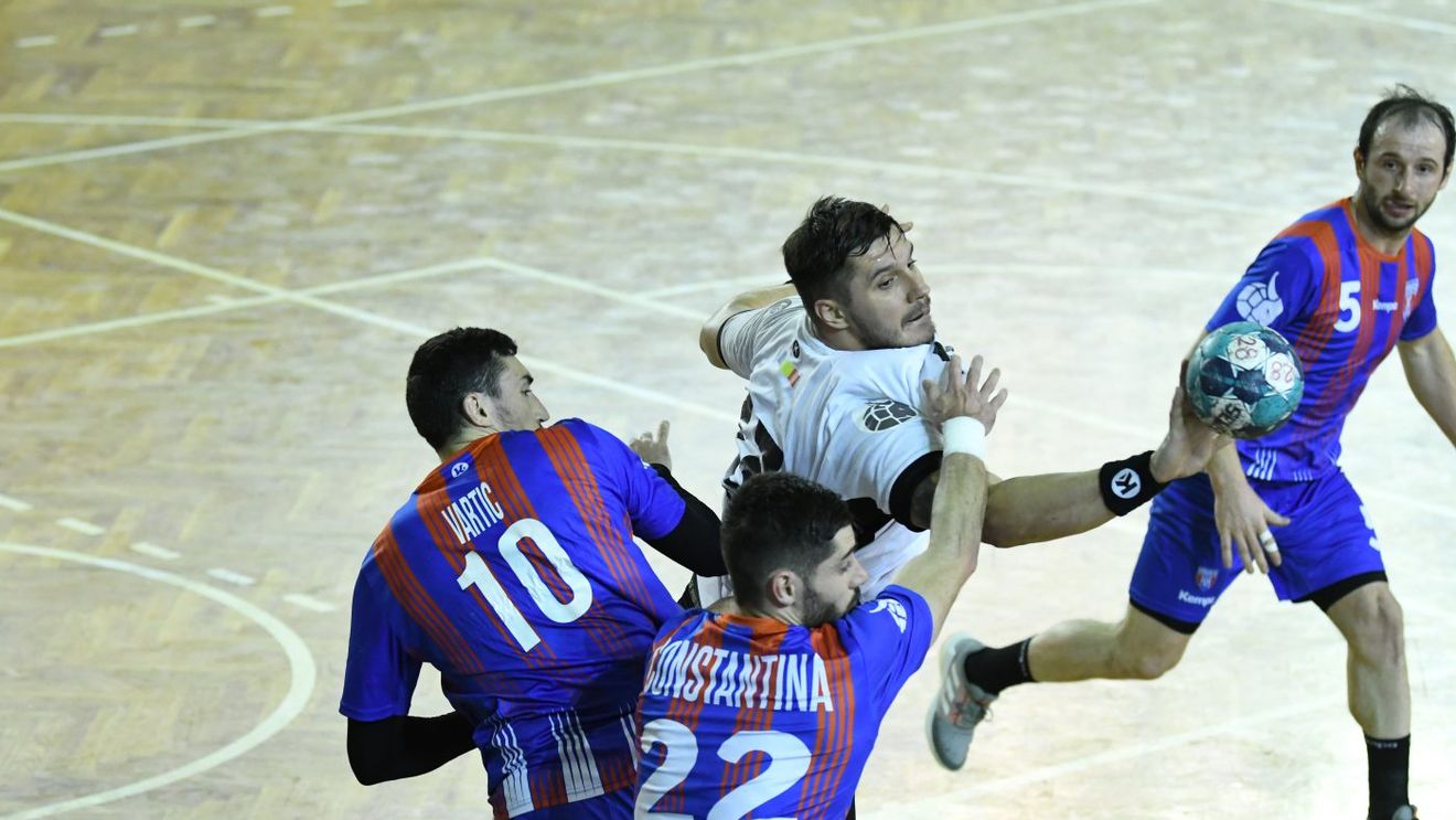 Cum arată echipa CSM București pentru noul sezon ... la masculin! Clubul „a sărit” peste Cupa EHF în acest sezon, dar lotul nu arată rău. La echipă au fost aduși 5 jucători de la Steaua și Dinamo