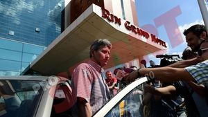 OFICIAL Mulțescu, noul antrenor al lui Dinamo.  Negoiță: "Sunt convins că echipa va renaște!"