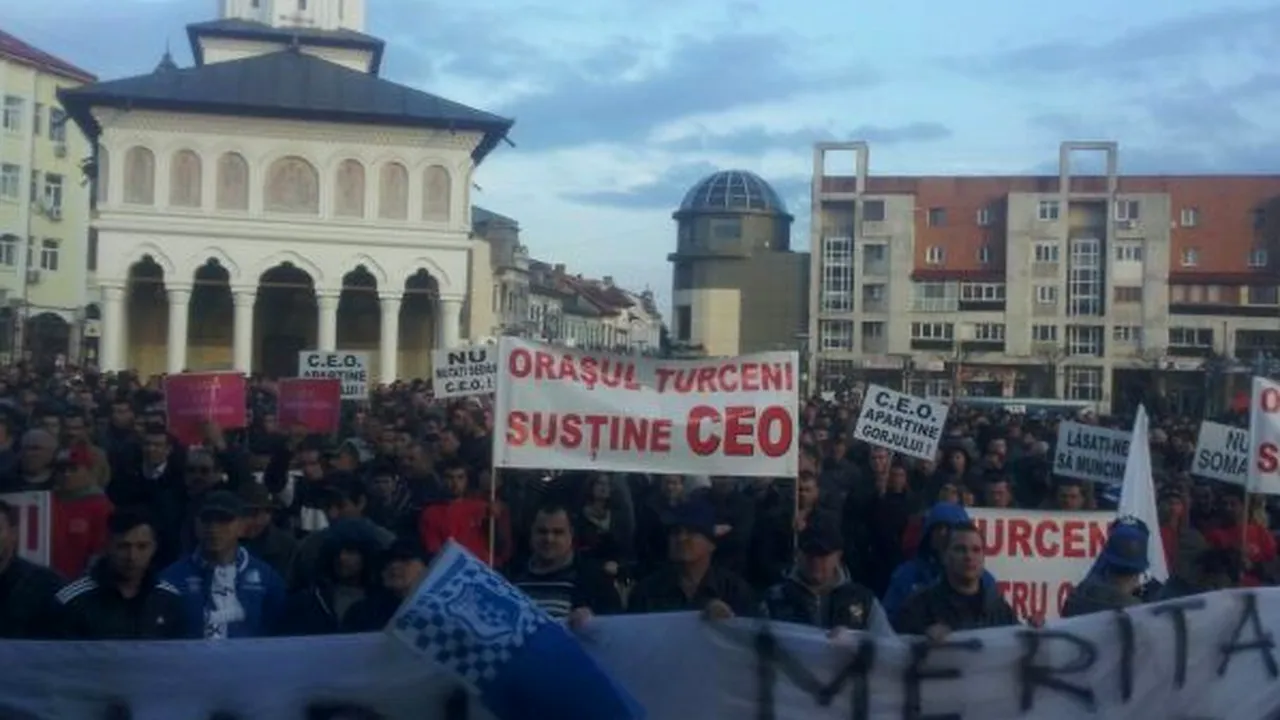 FOTO | Proteste în Târgu-Jiu. 3000 de oameni au cerut ca sediul CEO să rămână în oraș: 
