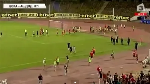 VIDEO | Scene incredibile la un meci amical. Fanii lui ȚSKA Sofia i-au alergat pe teren pe jucătorii lui FC Ashdod. Un fotbalist a fost rănit