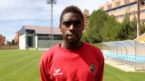 Fundașul Armando Sipoto Bohale a semnat un contract pe trei ani cu Pandurii