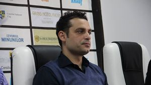 Antrenorul lui "U", Mihai Teja: "Sper să-l bat pe Hagi. Walter vrea să salveze echipa"