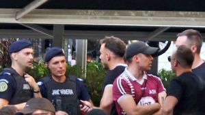 Imaginile momentului cu suporterii lui LASK Linz înaintea marelui meci cu FCSB! Aceștia „au luat foc” și s-au dus direct la Jandarmerie. Motivul pentru care și-au ieșit din minți. Câți fani austrieci vor fi în Ghencea. EXCLUSIV