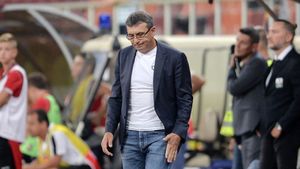 Eugen Neagoe continuă conflictul cu fanii lui Dinamo. Ultima reacție a antrenorului: "Să facă ei primul 11"
