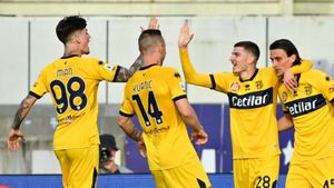 Dennis Man și Valentin Mihăilă vor fi pregătiți de către un fost antrenor de la Manchester City! Cine este noul tehnician al Parmei