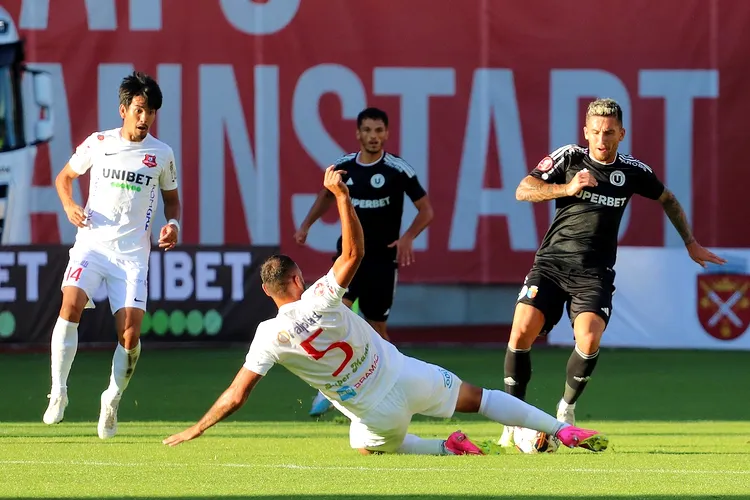 Hermannstadt - U Cluj 0-0. Ocazii uriașe ratate de ambele echipe. Lupta  pentru promovarea directă rămâne extrem de intensă - Playsport