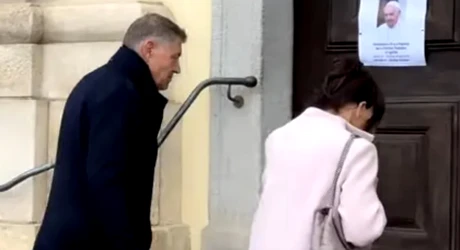 Klaus Iohannis nu mai arată așa cum îl știai. Cum s-a schimbat fostul președinte, după ce a demisionat