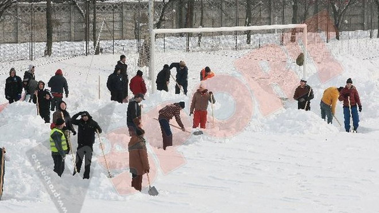 Dragomir anunță că startul returului se amână: "E imposibil să joci pe o astfel de vreme!"** VEZI când va fi reluat campionatul