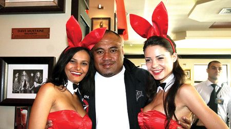 Mighty Mo nu poate sta fără telefon:** "Vorbește numai acasă, în Los Angeles, cu cei nouă copii și cu soția lui!"