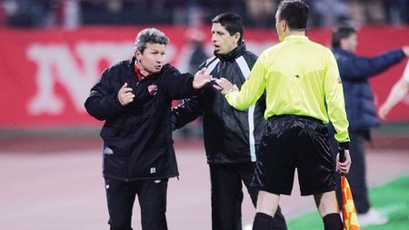 I-a deschis drumul lui Bonetti la Dinamo, dar nu crede în soluția aleasă de 'câini':** "Erau mulți români care puteau fi reactivați! Eu nu am ce căuta acolo"