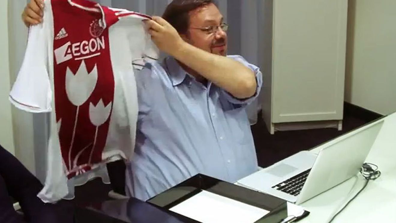 VIDEO | Glume cu tricourile lui Ajax. Cum au reacționat olandezii când au văzut ce vor trebui să poarte în sezonul viitor