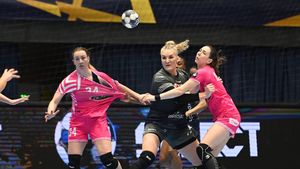 Crina Pintea, scandal în timpul meciului CSM București - Brest! Pivotul „tricolor” a cedat. „Mă înjură și face tot felul de lucruri! Dacă îmi pun mintea cu ea, nu știu ce s-ar întâmpla!”