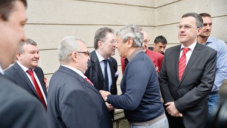 Pace de la Lucescu! Războiul dintre Cornel Dinu și Ionuț Negoiță se poate sfârși în aceste zile