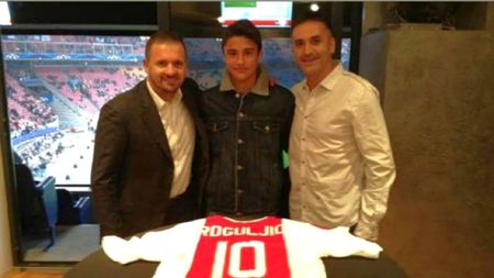 U Cluj a dat lovitura și l-a semnat pe fotbalistul care a fost la un pas de Ajax, unde urma să primească tricoul cu numărul 10! Mijlocașul a fost dorit și de Dinamo în această iarnă. EXCLUSIV