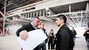 'Șicane' Borcea-Lucescu! "O să aduc poze cu tine cu fular de dinamovist" / "Nu o să mai trăim 90 de ani să o văd pe Dinamo jucând în Liga Campionilor!"