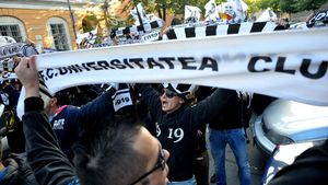 Incidente înainte de U - Dinamo:** jandarmii, atacați cu petarde! 'Câinii' au căzut la mijloc