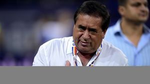 EXCLUSIV | L-au luat pe sus! Reacția jucătorilor Astrei când l-au văzut pe Ioan Niculae 