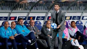 S-a impus în vestiarul giganților Bayern, Barcelona și AC Milan, a fost secund la Campionatul Mondial, iar acum a debutat în Liga Campionilor. PSV Eindhoven și BATE Borisov au oferit un adevărat "thriller" la primul meci european al antrenorului Mark van Bommel