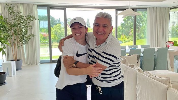Simona Halep radiază de fericire! Afacerile îi merg din plin și își ajută tatăl să-și promoveze crama