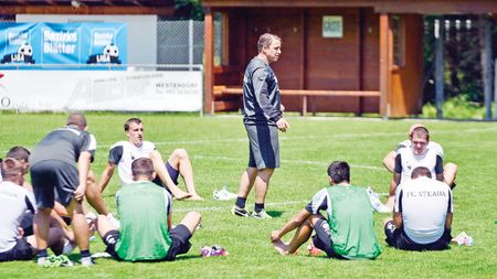 Reghecampf este deranjat că Astra e pe primul loc și l-a "înțepat" iar pe Pițurcă