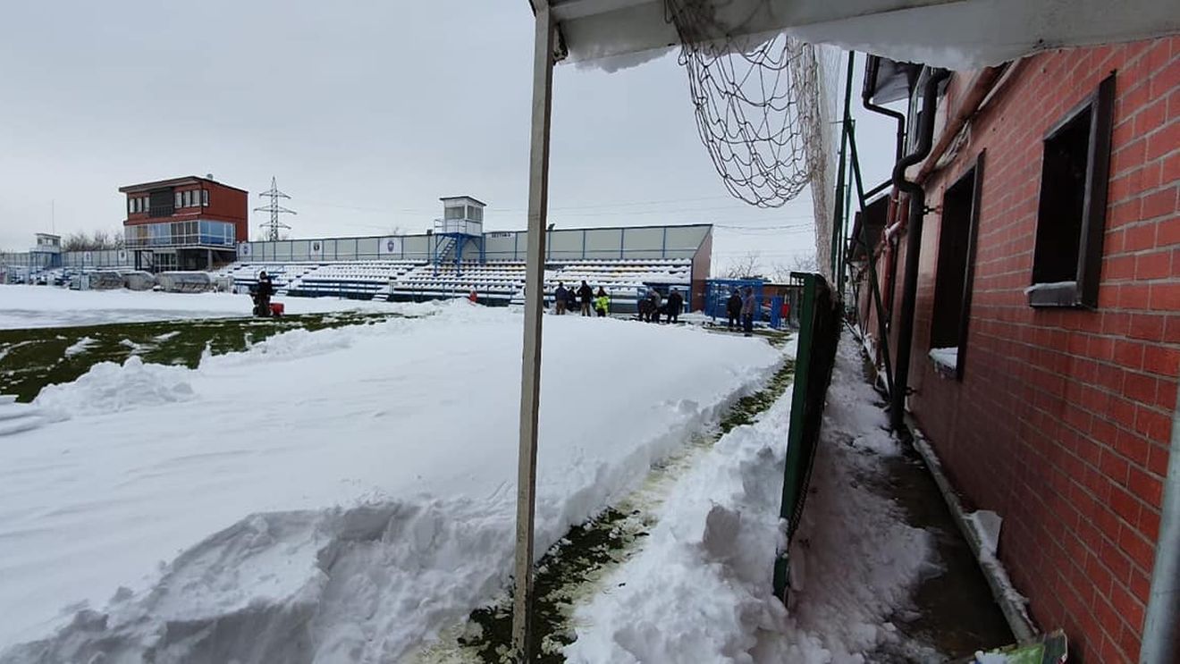 FC Voluntari - FCSB se amână iar? UPDATE | S-a început deszăpezirea suprafeței de joc a stadionului ”Anghel Iordănescu” FOTO