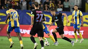 Gigi Becali n-a rezistat decât 45 de minute. A dat afară 4 titulari din echipa FCSB la pauza meciului cu Petrolul