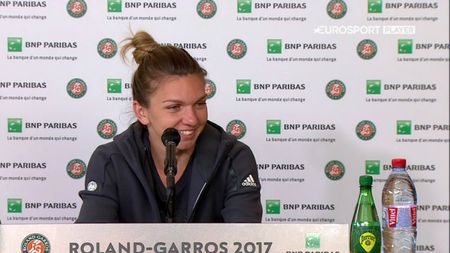 "I-am spus lui Ion Țiriac să nu mă lovească, pentru că se uită toată lumea la noi!" Simona Halep a făcut show la conferința de presă după calificarea senzațională de la Roland Garros :)
