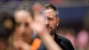 AMR 2 ZILE | Per Johansson, declarație de dragoste înainte de Final 4: "Nu aș schimba nicio jucătoare de la CSM București cu cineva de la Vardar. Îmi iubesc fetele!". Campioana României aterizează azi în Ungaria