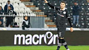 Steaua, aproape de a aduce un fundaș central! Dimitrios Chatziisaias, care refuzase inițial împrumutul, s-a răzgândit