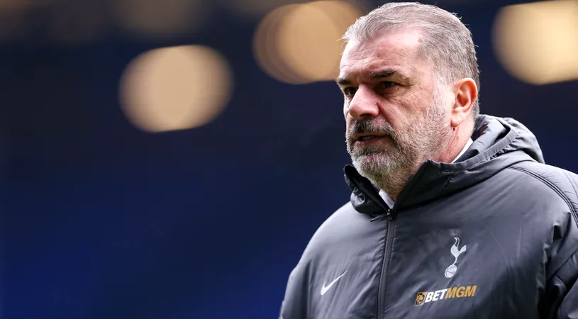 „Demisia! Dați-l afară pe Postecoglou”. Evoluția lui Radu Drăguşin și a colegilor din Everton - Tottenham a dezlănțuit iadul printre fanii lui Spurs