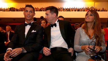 Cristiano Ronaldo și Messi, din nou adversari. La cine va merge titlul de "cel mai bun jucător al sezonului trecut" + cu cine se mai duelează cele două staruri