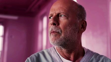 Ce este afazia, boala care i-a încheiat prematur cariera de actor lui Bruce Willis! Care sunt simptomele și de ce nu mai poate profesa celebrul star al seriei „Greu de ucis”