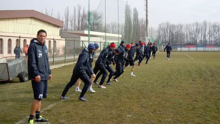 "Steliștilor le va fi greu cu 30.000 de olteni în tribune"** VIDEO Cum pregătește Lăcătuș meciul de la Craiova